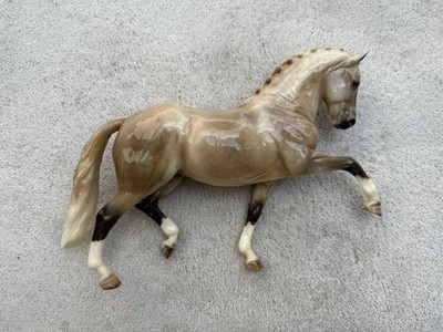 Breyer BreyerFest Horse #711514 Landler Dapple Rose Grey GLOSSY DARK Totilas
