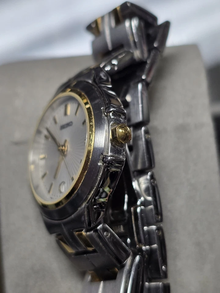 Nuevo reloj de cuarzo para mujer SEIKO 1995 28 mm fecha bisel de oro de 18 quilates caja SS esfera crema Foto 4 de 4