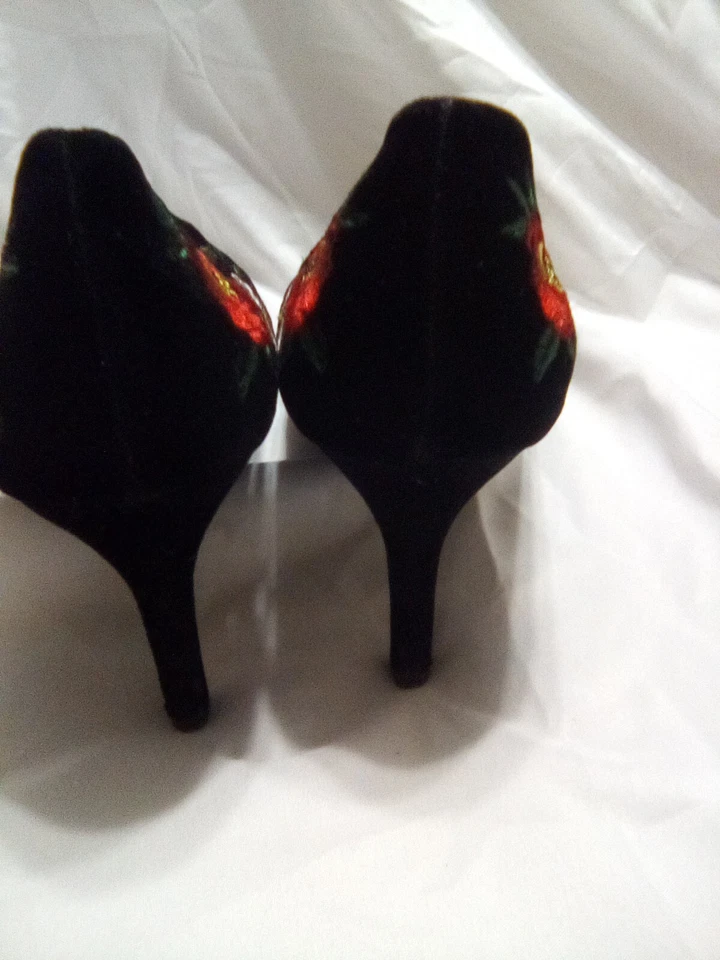 "Tacones bordados florales de gamuza negros para mujer 4"" talla 10 usados" Foto 3 de 4