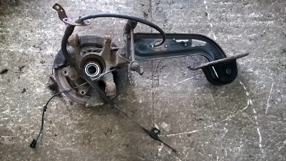 GENUINO SSANGYONG KORANDO 2012 2.0 DIÉSEL CONJUNTO DE BUJE TRASERO O/S/R CONDUCTORES DERECHOS Foto 4 de 4