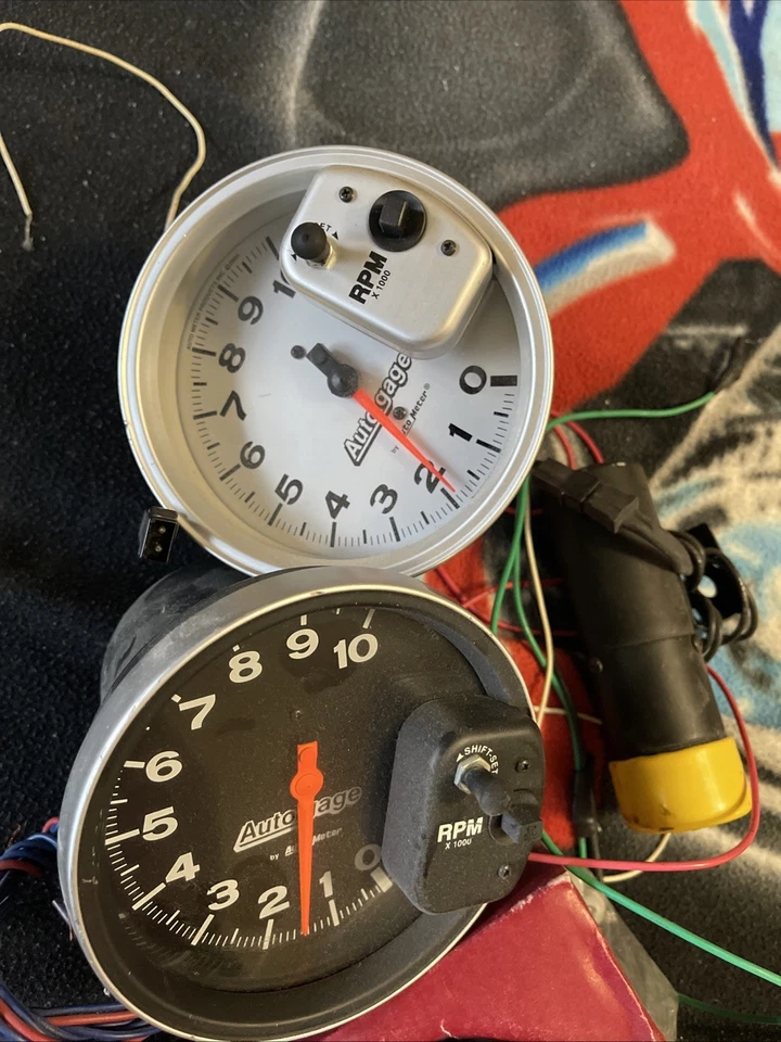 AutoMeter Pro-Comp Ultra-Lite Speedometer &  2 Tachometers 5" Shift Lite Silver - Image 2 of 4