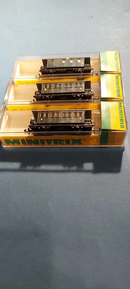 3 x Minitrix Länderbahn Personenwagen 3002 und 3001