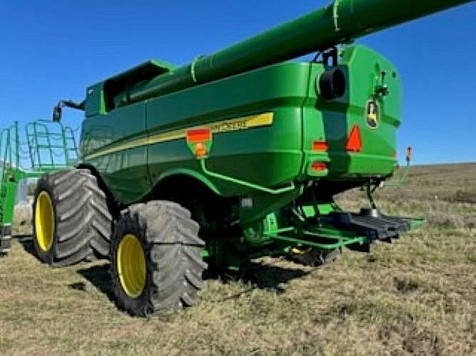 John Deere S770 2024 Combine 4x4 583 horas cabina premium Gen 5 exhibición stock #342995 Foto 4 de 4