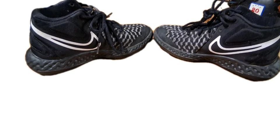 NIKE KIDS KD TREY 5 VIII SIZE 3.5Y BASKETBALL SHOES BLACK & WHITE PRELOVED - Image 2 of 4