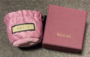 Coffret et pochette à bijoux Gucci édition limitée boîte recouverte de tissu 3,25"
