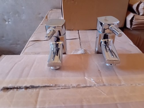 Better Bathrooms Cube Free Standing Bath Basin Hot & Cold Taps Chrome RRP £139!! - Picture 4 of 5