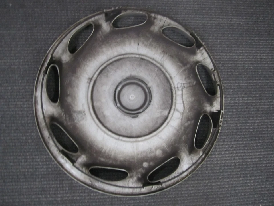 Cubierta de rueda plateada OEM 2001-2004 Volvo S40 V40 14" 30813130 62020 - One/1 #1 Foto 3 de 4