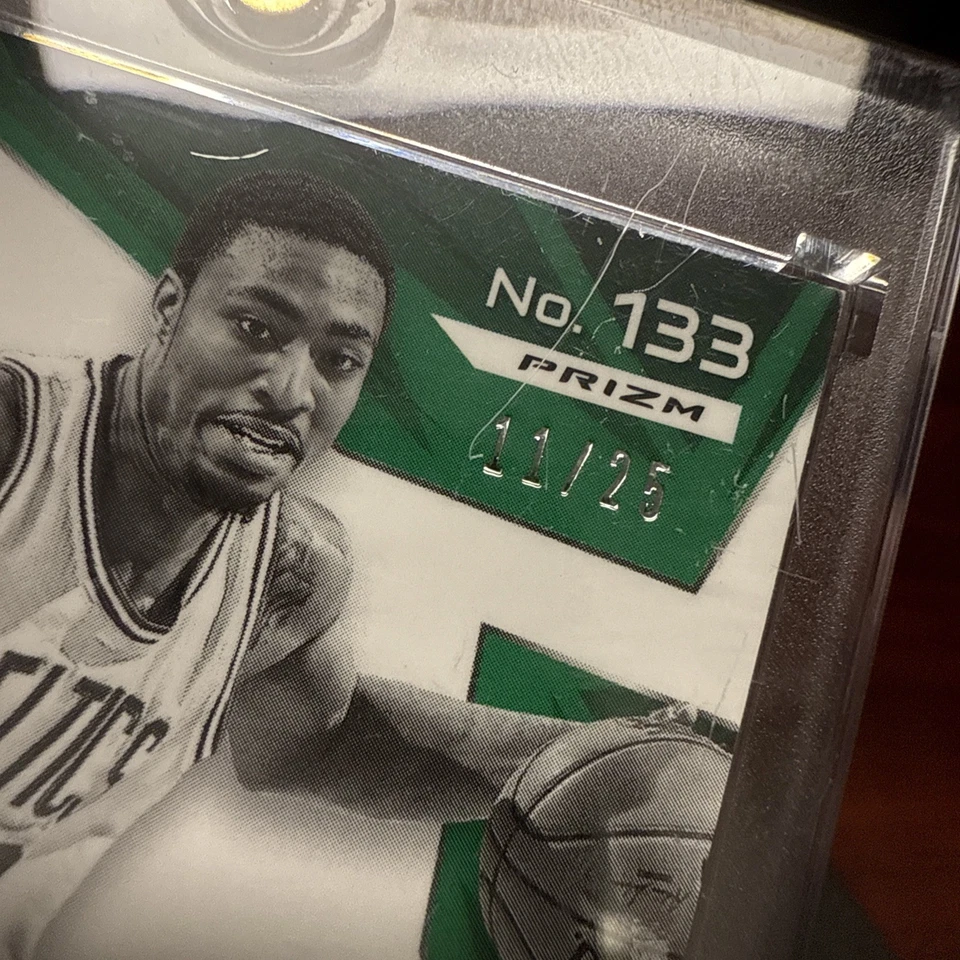 Parche automático James Young 2014-15 Panini Spectra #d/25 RC RPA Boston Celtics Foto 3 de 4