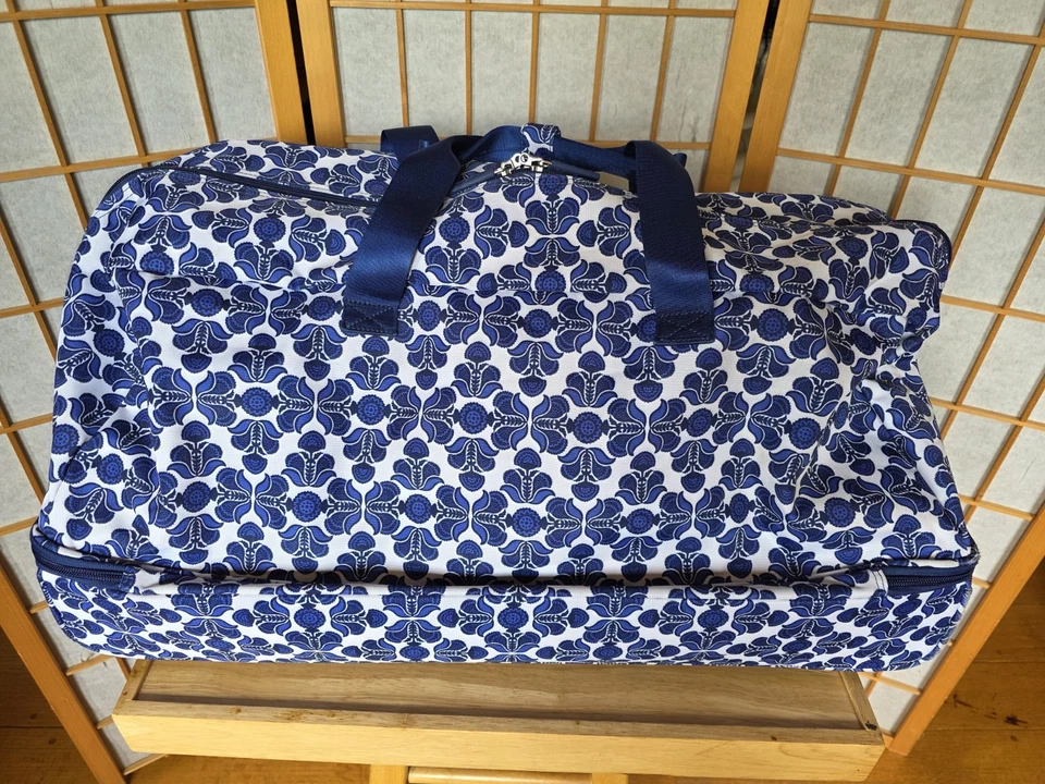 Vera Bradley XL Bolsa de Viaje con Ruedas Maleta Azul Cobalto Azulejo 27" Retirado Bonito Foto 2 de 4
