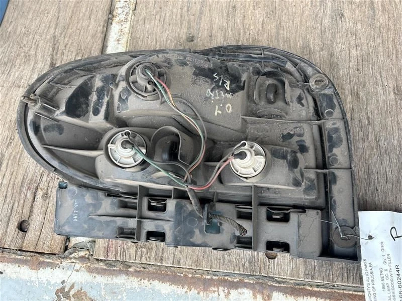 Luz trasera derecha pasajero 4 puertas compatible con 95-01 FIREFLY 568254 Foto 2 de 2