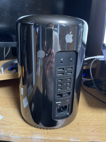 Apple Mac Pro A1481 Desktop With 32 GB RAM 256 M2 SSD - Afbeelding 2 van 12