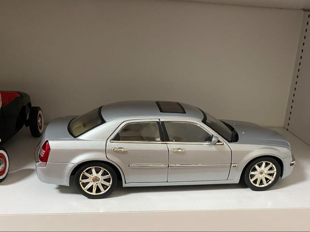 レア！1/18 アメ車　ミニカー　クライスラー　300C ヘミhemi Amazon | 1/18 クライスラー300C CHRYSLER 300C HEMI