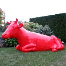 KUH SISSI lebensgroß liegend rot Deko Garten Tier Figur BAUERNHOF Werbung COW
