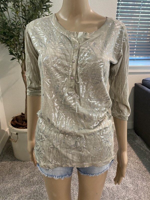 Nicky Garron NWT Women's Size XS  3/4 Sleeve Button Front Shirt Blouse- 035