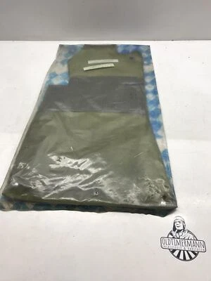 Fußmatte vorne links Fahrer grün moos Velours Mercedes W107 1076802340 6076 NOS - Bild 1 von 4