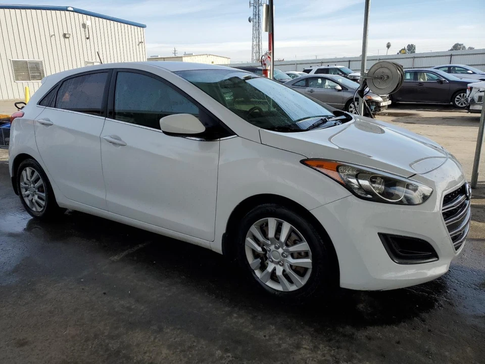 Tanque de combustible usado se adapta a: Hyundai Elantra Hatchback 2016 grado A Foto 4 de 4