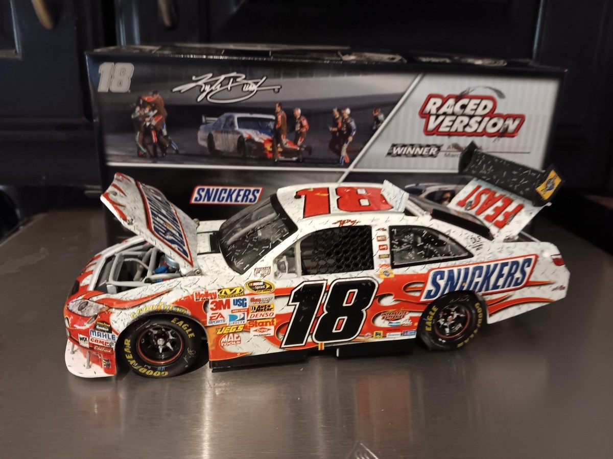 カイル・ブッシュ 2008 スニッカーズ フレイムス 1/24 1/24 Action Kyle Busch 2008 Toyota #18 Snickers Atlanta Win Raced