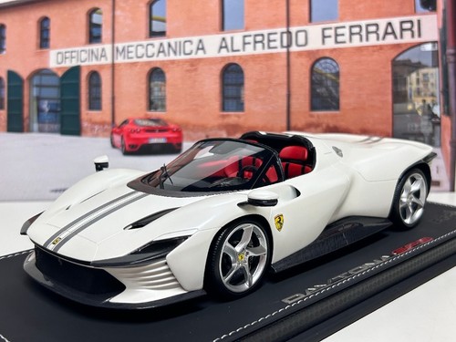 Maquette Ferrari SP3 Daytona 1:43 Par BBR - Blanc Bianco Italia - Série Limitée à 300