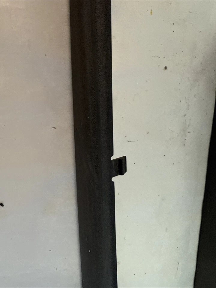 BMW E39 528i 1999 juego de molduras de parachoques trasero OEM Foto 4 de 4