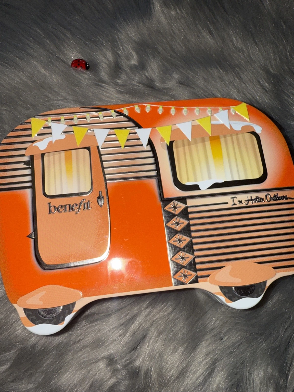 Benefit Trailer Tin Kit Hoola Gimme Roller Lash