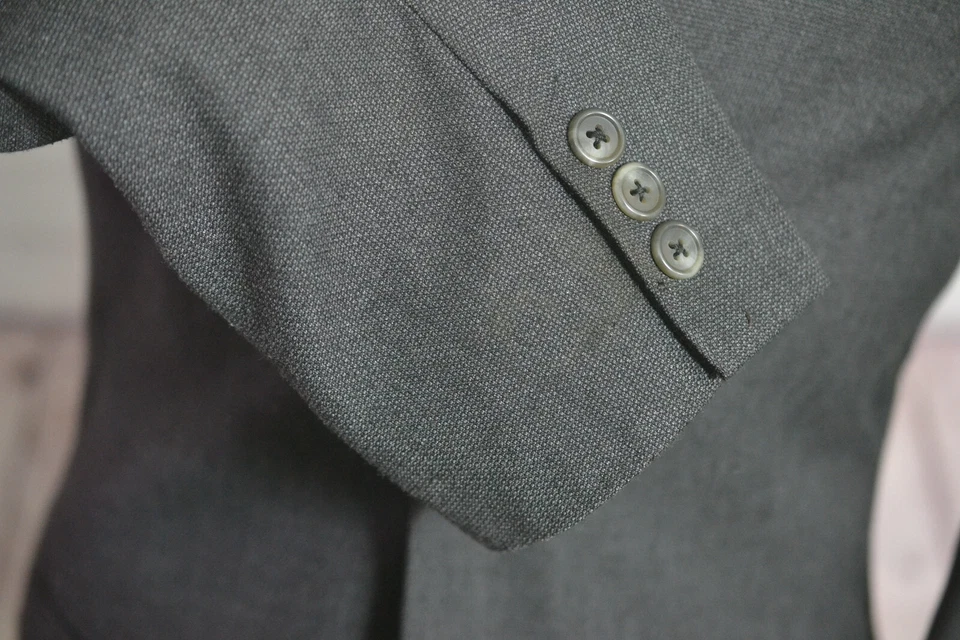 Perry Ellis Mens Gray REG FIT 3 Button 2 Piece Suit 38R Jacket 32x28 Pant - Image 4 of 4