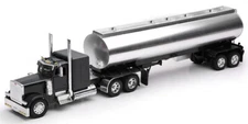 NEW RAY Peterbilt Custom 379 Semi Truck with an Oil Tanker in Chrome SS-14323A