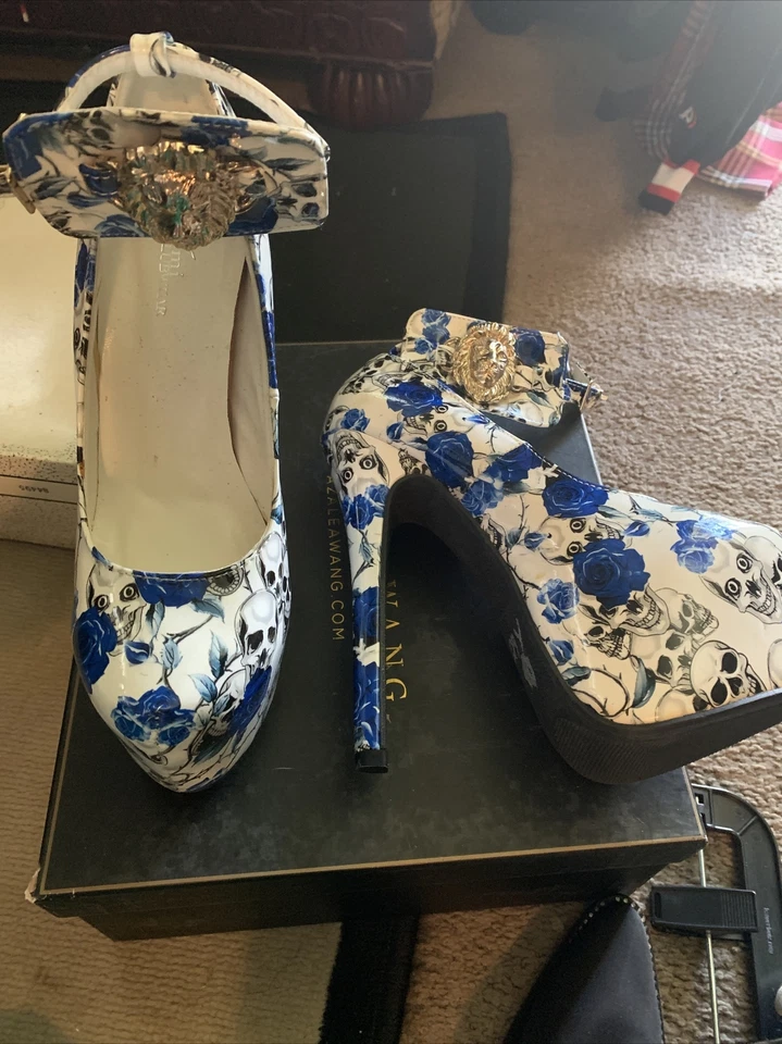 Sapatos de plataforma femininos Ami Clubwear azul e branco floral caveira tamanho 6.5 - Imagem 3 de 3