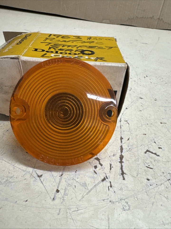 Задний левый или правый маркерный объектив GM 5953635 1963 Pontiac Tempest новый из старых запасов - Изображение 2 из 4