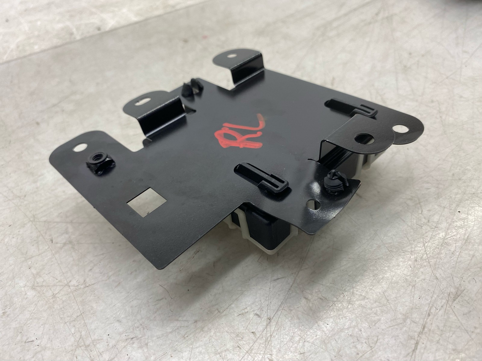 2020-2025 ASTON MARTIN DBX LEFT REAR DOOR CONTROL MODULE UNIT 1679004511 OEM