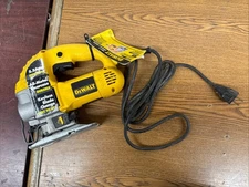 DEWALT 5.5 Amp Corded Variable Speed Jig Saw Kit