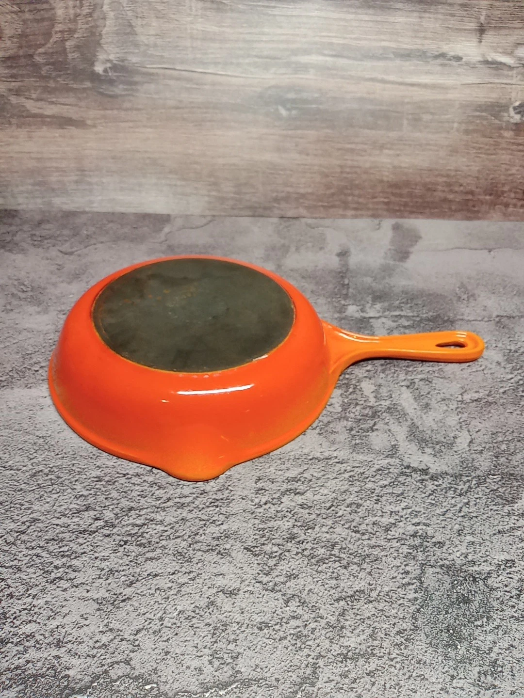 Le Creuset Vintage #20 Flame Orange Enamel Double Spout 7 1/2” Round Skillet Pan
