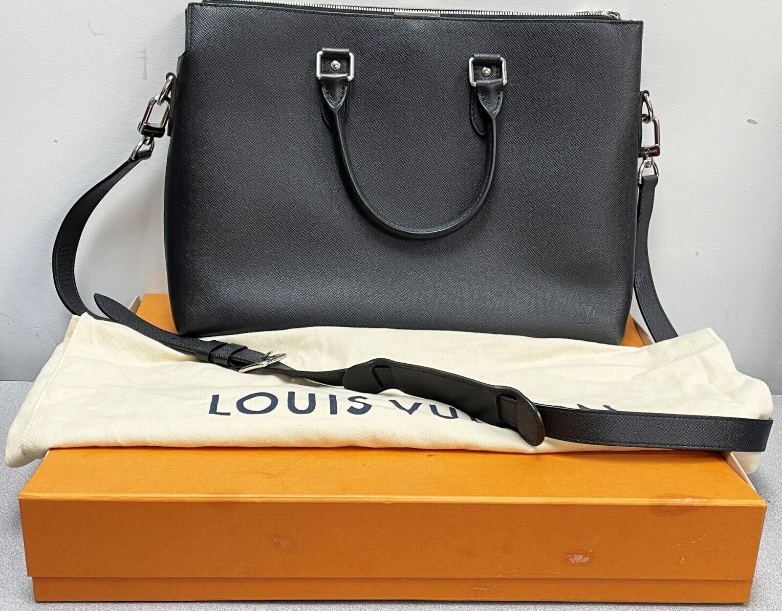 Louis Vuitton Vintage - Taiga Moskova Briefcase - Dark Gray - Taiga Leather  Business Bag - Luxury High Quality - Avvenice