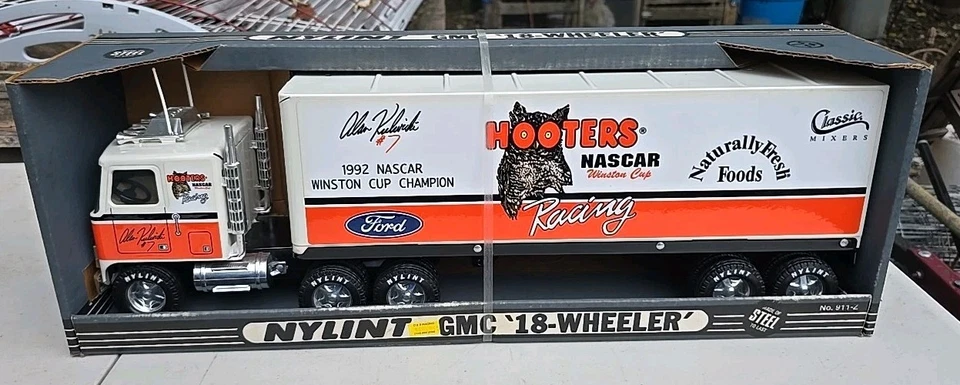 1992 Nylint GMC 18 Wheeler Alan Kulwicki #7 Hooters Truck & Trailer Steel NOS - Image 2 of 4
