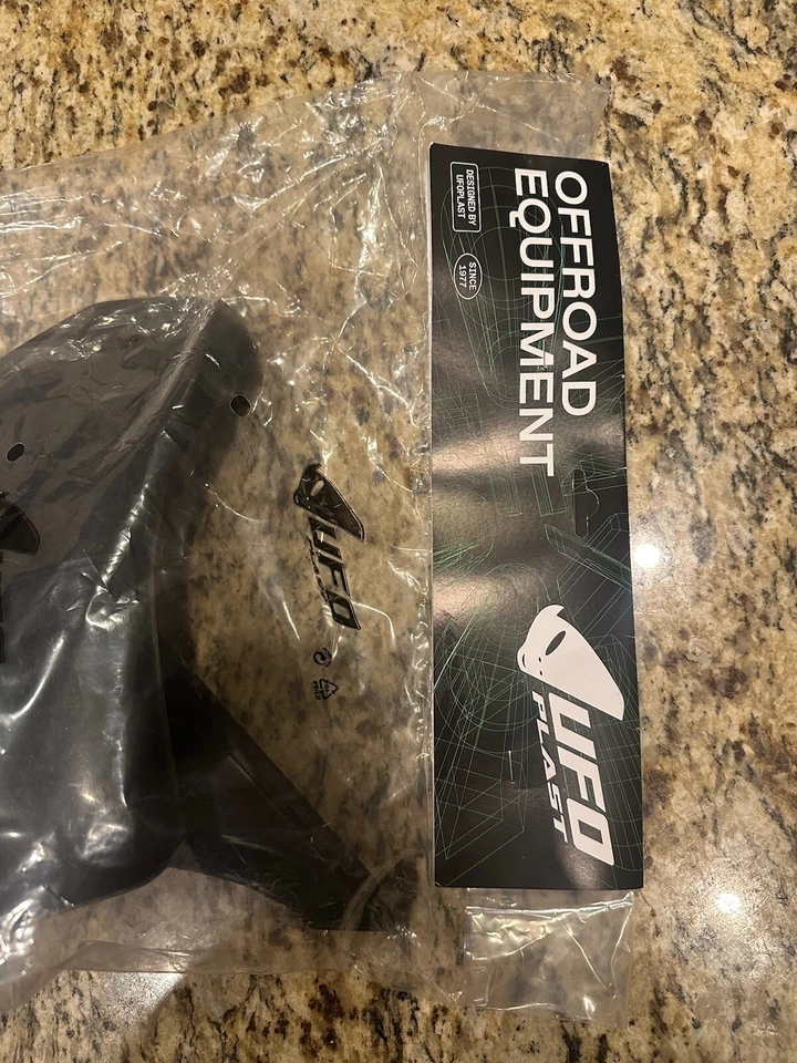 Черные кожухи радиатора UFO для Yamaha WR250F 2007–2014 и WR450F 2007–2011 - Изображение 2 из 4