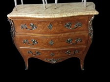 Commode Galbée De Style Louis XV