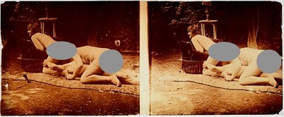 Stereo Ansicht, Positiv auf Glas. Akt, zwei Frauen und ein Mann, 45 x 107 mm. 1920.