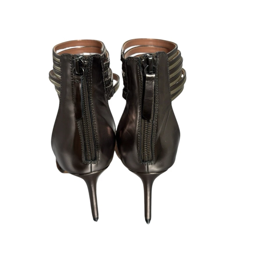 BcbgMaxazria Valai Tacón Metálico y Dorado 4” con Cierre de Cremallera Tacones de Cuero 7.5 Foto 4 de 4