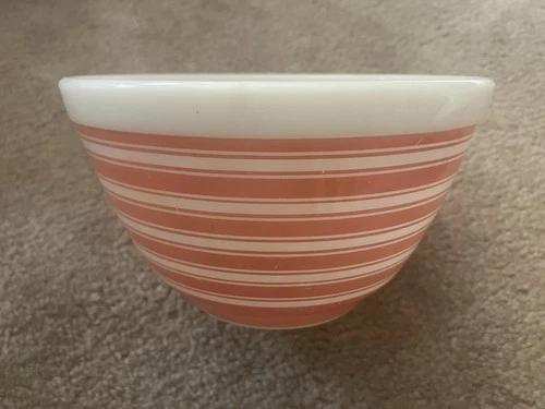 Vintage Pyrex Pink Stripe Mixing Bowl Small 401 ( 1 1/2 Pint ) GREAT Condition