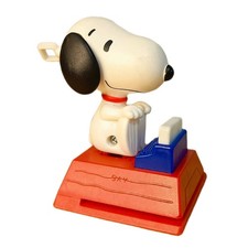 McDonald  s 2018 Snoopy Famous Author Toy Peanuts 3.5  Collectible Action Figure