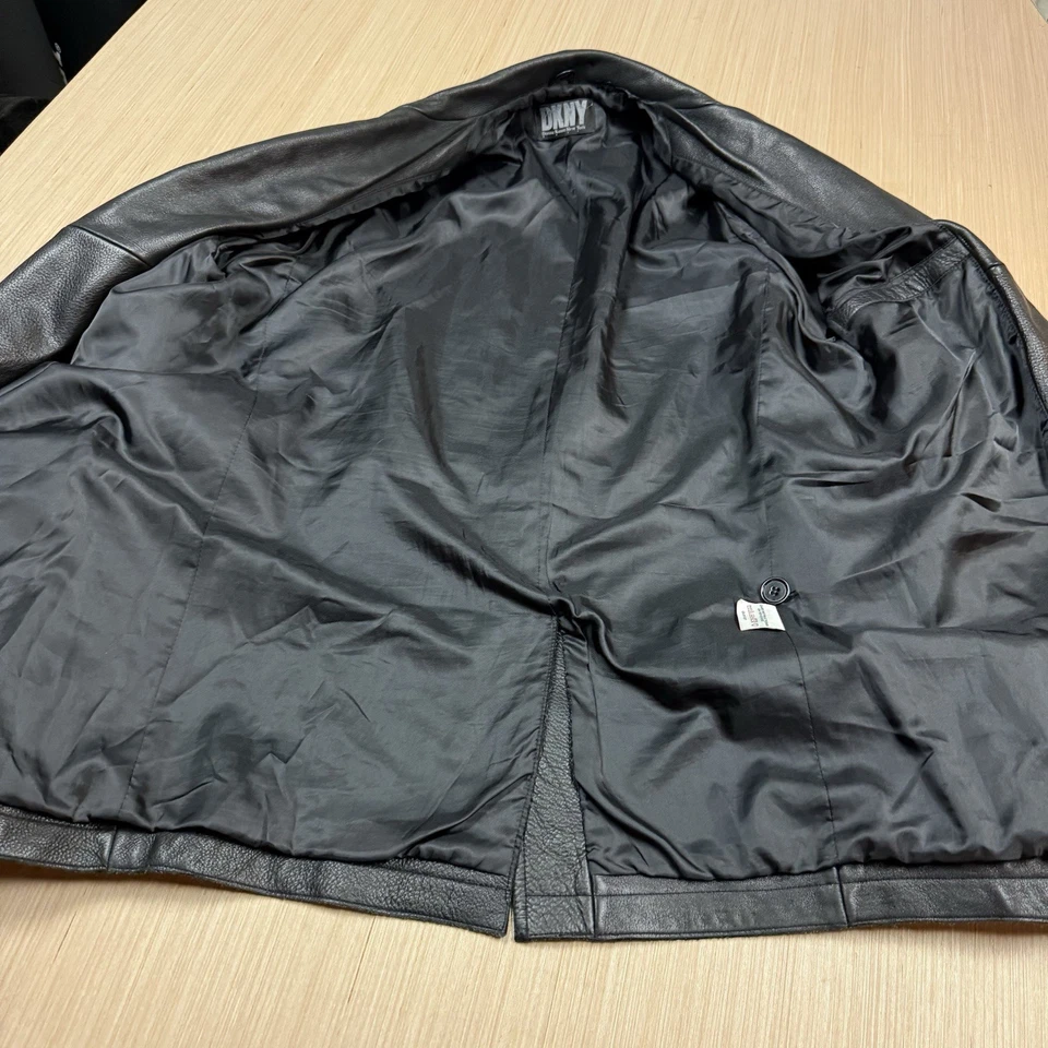 Jaqueta de Couro Vintage DKNY Donna Karan Nova York Tamanho Grande 92 Noir Pesada Anos 90 - Imagem 2 de 4