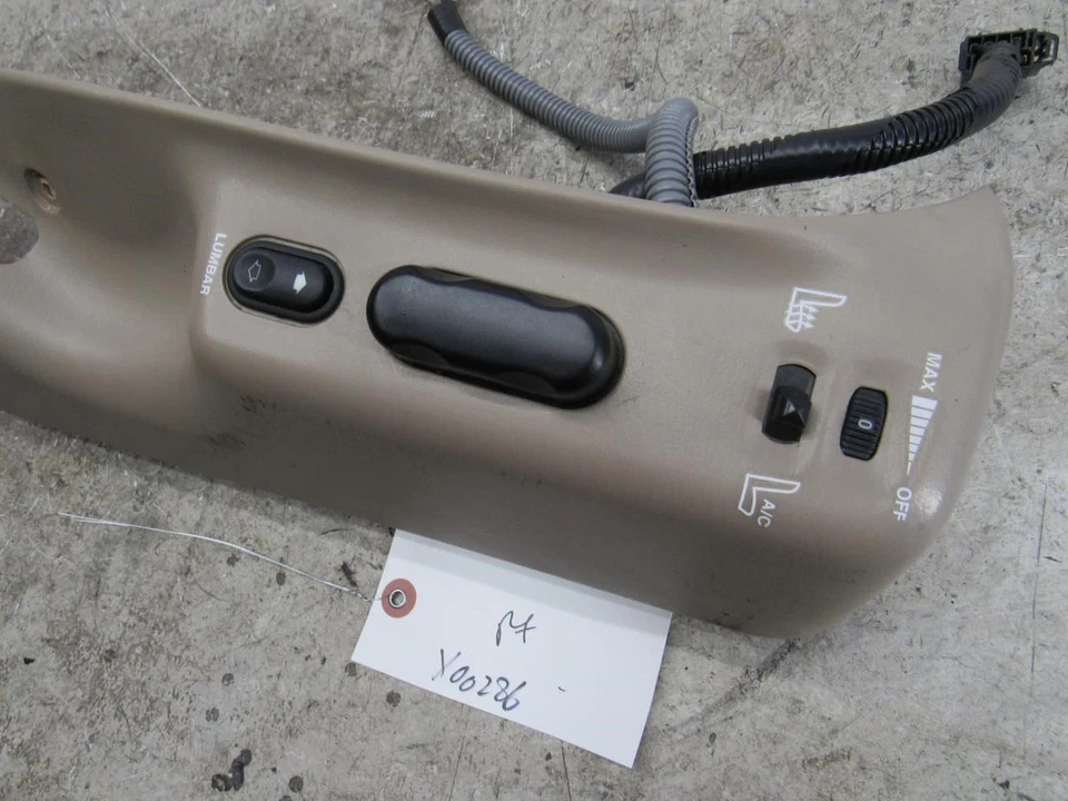 1998 2001 Lincoln Navigator right passenger front power seat control switch trim Foto 2 de 4
