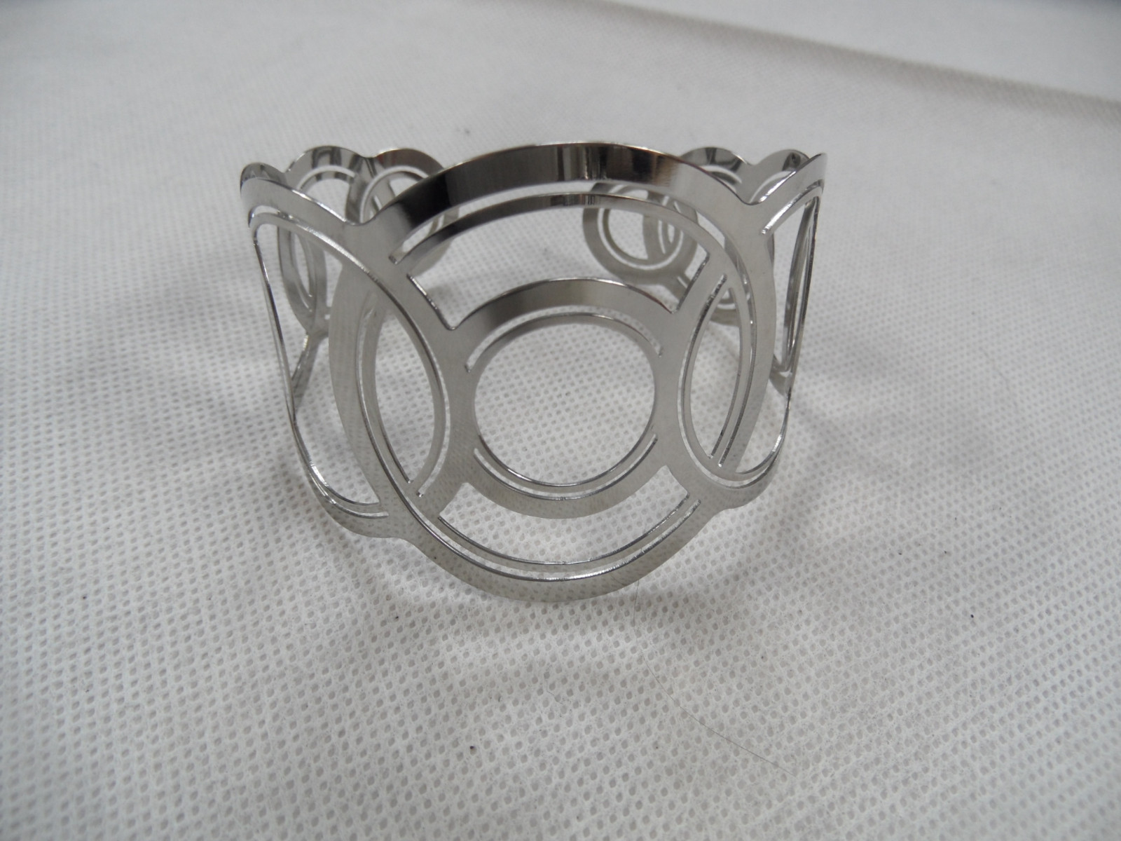 schöne Armspange silberfarben im Retro-Stil TOP SJ718