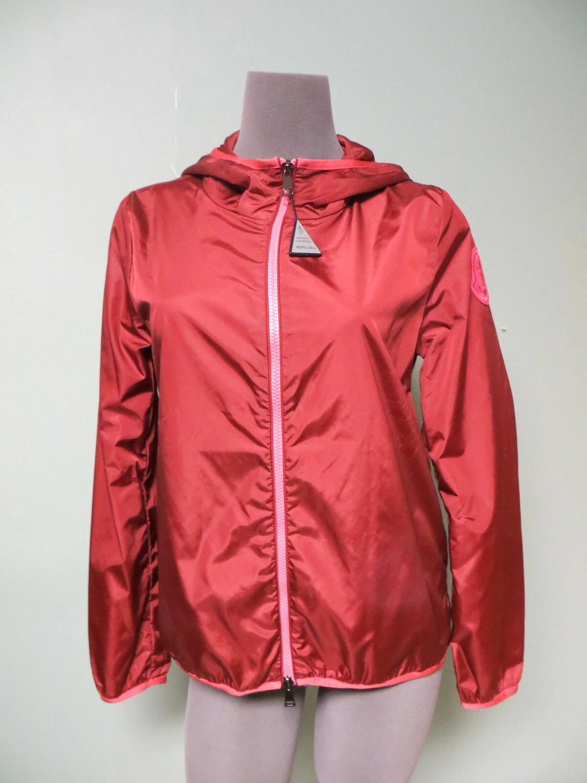 $655 Moncler AUTENTICO Macro Logo Patch Cappuccio Strato Giacca 0 XS Invive Dk Rosso Nylon