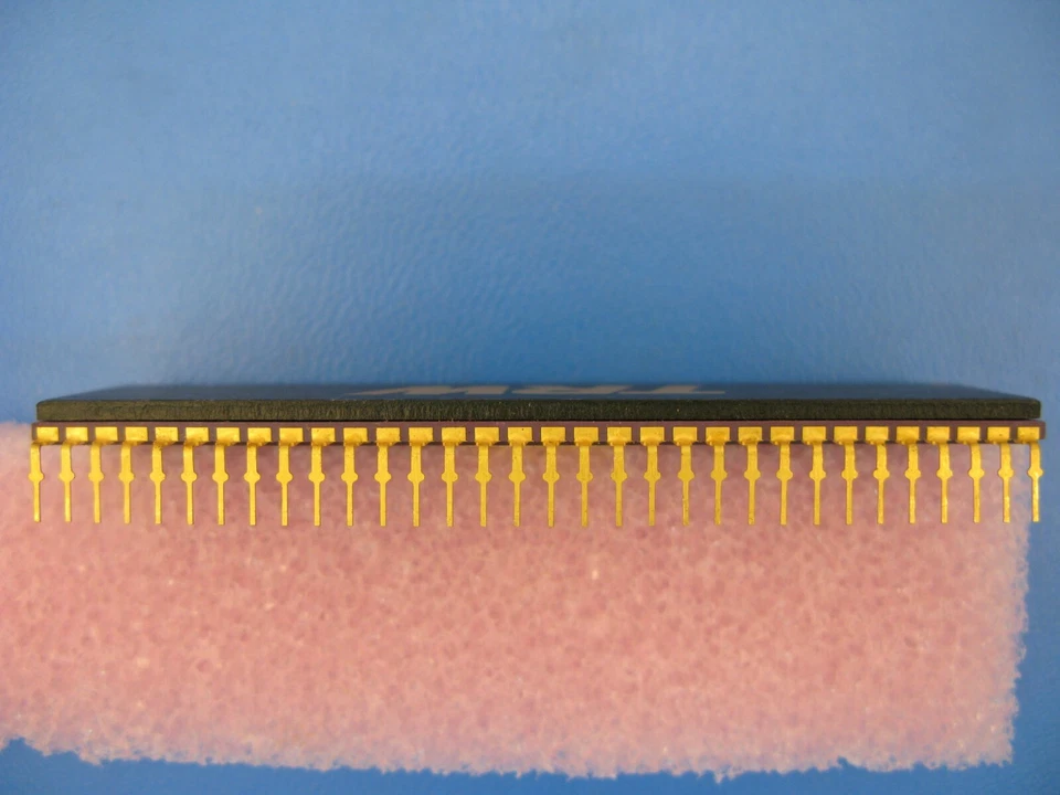 CONVERSOR DE VIDEO MICROCIRCUITO A/D * TDC1007J1C3 / 1007J1C3 / TDC1007 Mfg. TRW LSI Foto 3 de 4