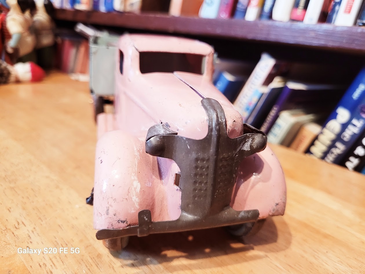 NICE VINTAGE 1930's WYANDOTTE PRESSED STEEL PINK & BLUE EASTER BUNNY STAKE TRUCK