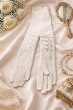 Never Worn Antique Gloves Duchess white Kid Leather Sz 6 ITALY 20" lg 3 button