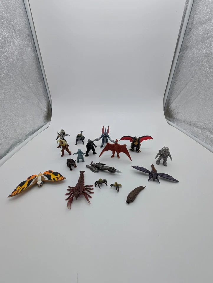 2004 Bandai 2" Godzilla Final Wars Super Picture Book Figure Set of 16 types - Image 2 of 4