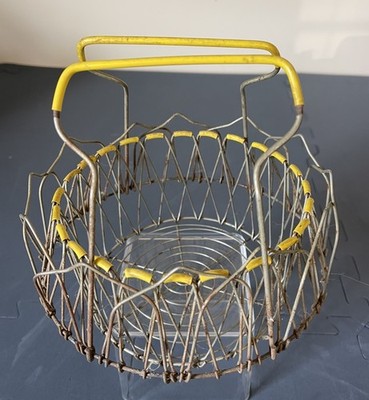 THE MAGIC BASKET, Folding Vintage Patina Mid Century