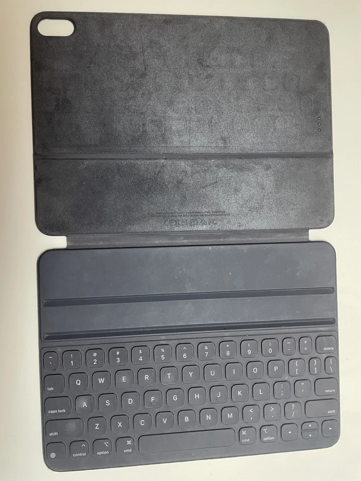 Funda tipo folio con teclado inteligente Apple para iPad Pro de 11 pulgadas | MU8G2LL/A A2038 - Negra Foto 2 de 4