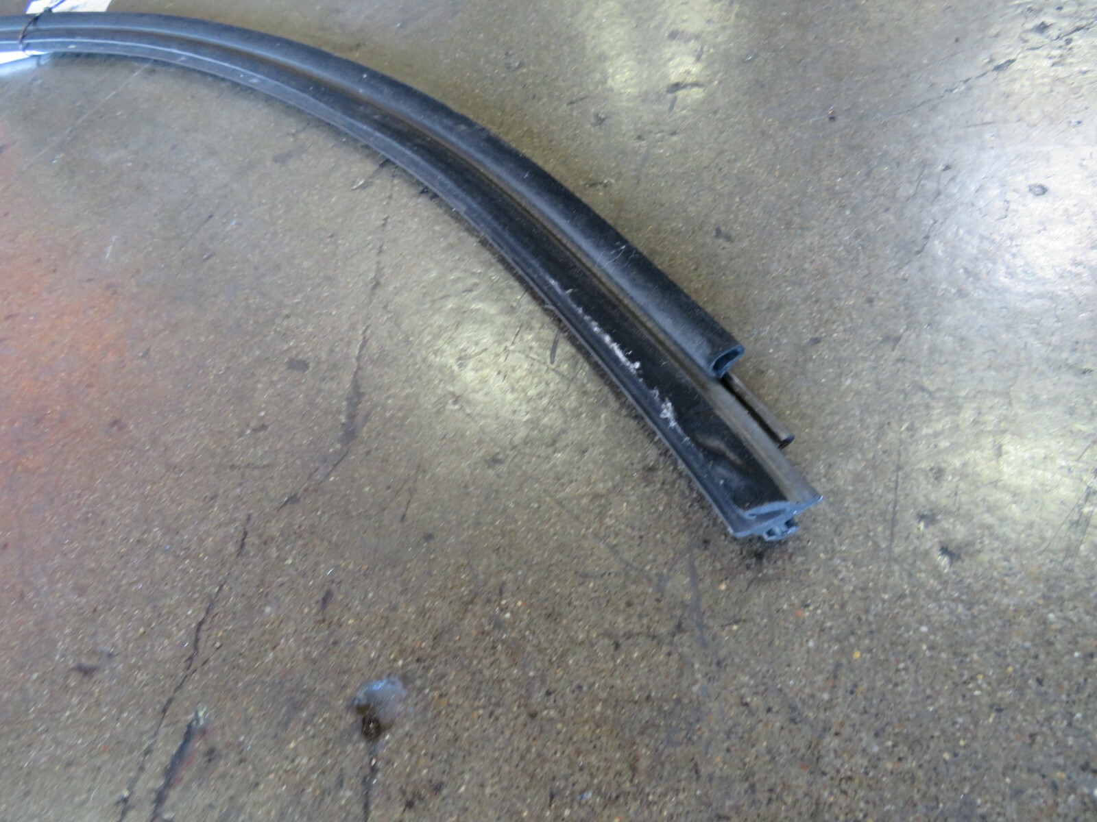 Mclaren 570s  LH, Left, Outer Door Glass Scraper Molding, Used